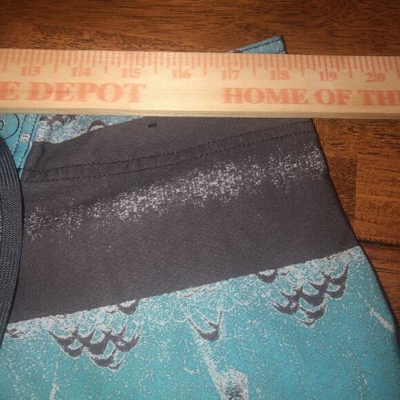 Pelagic Board Shorts Mens 36 Green Sharkskin Tech Pockets Drawstring Fish - Picture 6 of 10